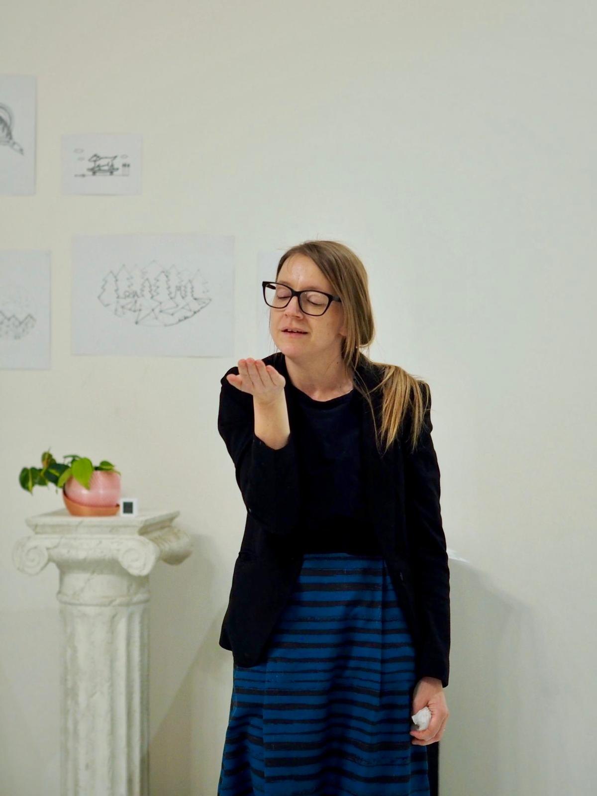Jana Šťástková při vedení dětského programu